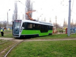 В Харькове из комплектующих собрали прототип нового трамвая с "рубленым" дизайном (фото)