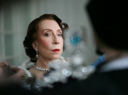 Инна Чурикова исполнила роль Елизаветы II в постановке «Аудиенция»