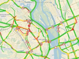 Из-за перекрытого Крещатика и ДТП Киев застрял в пробках