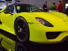 На продажу выставлена уникальная модель Porsche 918 Spyder в цвете Acid Green