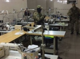 Харьковская СБУ взяла штурмом подпольный швейный цех
