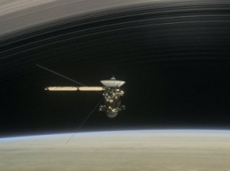 Cassini показал кольца Сатурна изнутри (Фото)