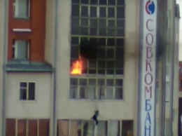 Жители Томска спасли спрыгнувшего с горящего балкона мальчика