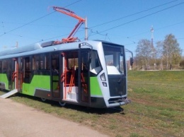 Не "дрифтующий", бесшумный, с камерами и кондиционером: в Харькове запустят новый трамвайный вагон (ФОТО)