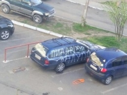 В Одессе автомобиль исписали нецензурными словами