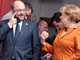 Германия: партия Шульца теряет голоса, партия Меркель набирает