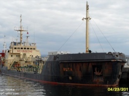 Появились фото захваченного в Ливии украинского танкера