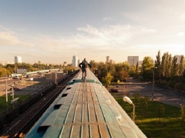 На Киевщине подростка убило током, когда он катался на крыше поезда