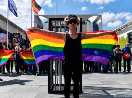 Перед ведомством Меркель начался трехдневный пикет в поддержку чеченских геев