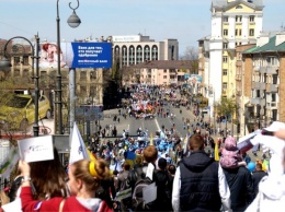 Приморцы маршировали с губернатором и против него