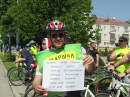 Верните город людям: в Запорожье митинговали велосипедисты (Фото)