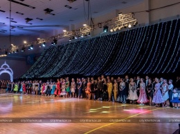 Танцуют все: в Харькове установили новый рекорд