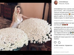 Тайный поклонник подарил Виктории Боне огромный букет роз