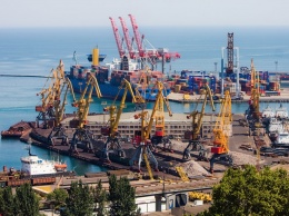 В Одесский морской торговый порт под российским флагом зашел танкер "Граф"