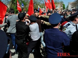 Первомай по-херсонски: суд разрешил, полиция охраняла, а драка была