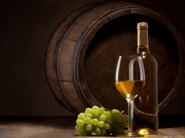 Ученые: Белое вино угрожает женскому здоровью