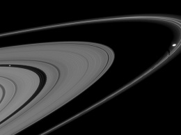 "Кассини" заснял кольца Сатурна на максимально близком расстоянии