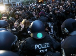 В ряде городов Германии 1 мая произошли стычки демонстрантов с полицией