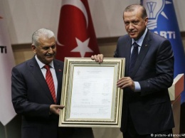Президент Турции Эрдоган вновь вступил в правящую партию