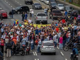 Майдан в Венесуэле. Активисты строят баррикады и готовятся к мега-протесту
