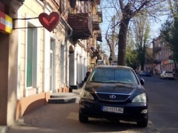 Автохам-иностранец на "Lexus" приехал в Одессу за интимом (ФОТОФАКТ)