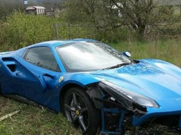 В Англии на обочине "забыли" Ferrari стоимостью 300 тысяч (фото)