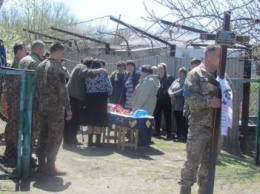 Военнослужащие охарактеризовали бойца из села под Мариуполем, который повесился в армии (ВИДЕО)
