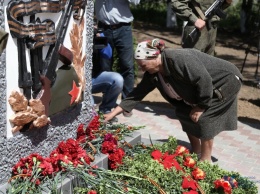 В Крыму братскую могилу советских воинов восстановили за счет пожертвований депутатов Госсовета и местных жителей