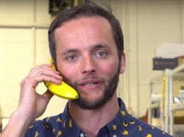 В сети собирают деньги на «телефон-банан»