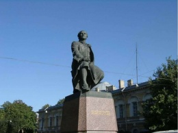 Музей городской скульптуры начал сезон помывки памятников в Петербурге