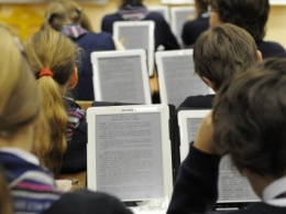 68% россиян уверены, что гаджеты могут заменить обычные учебники