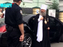 В Киеве полиция остановила Mercedes-Benz настоятеля Лавры за нарушение ПДД