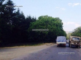 ДТП на Закарпатье: водитель грузовика решил повернуть, а водитель ВАЗа - обогнать, травмированы двое. ФОТО