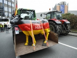 В Брюсселе тысячи фермеров митингуют у штаб-квартиры ЕС