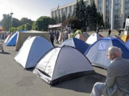 Молдавия: Протестующие построили палаточный городок и требуют борьбы с коррупцией