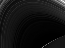 NASA составило видео из фото сближения Cassini с Сатурном