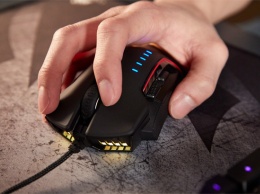 В игровой мышке Corsair GLAIVE RGB можно выбирать подходящий упор под большой палец