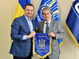 Павелко провел деловую встречу с послом Аргентины в Украине
