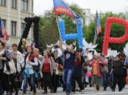 В "ЛНР" и "ДНР" население принудительно заставляют участвовать в праздновании "дня республики"