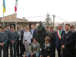 В Италии установили памятник влюбленным украинке и итальянцу