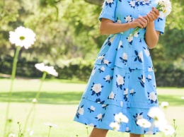 Риз Уизерспун выпускает коллекцию летних платьев