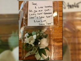 Эмма Стоун прислала своему поклоннику подарок к выпускному
