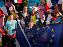 Руководство ЕС хочет видеть президентом Франции Макрона