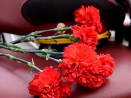 На «Солдатском привале» в Черноморске портовики стоя слушали «День Победы»