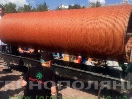 Рекордную колбасу приготовили в Тернополе