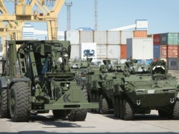 В Латвию прибыла канадская военная техника