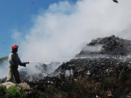 Вблизи Ровно загорелся мусорный полигон