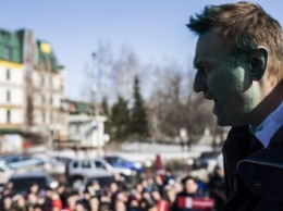Навальный уехал за границу