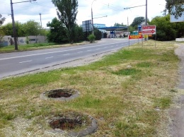 В Херсоне на ул.Нефтяников начали косить траву и обнаружили проблему (фото)