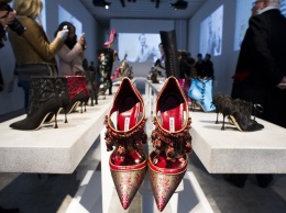 Дизайнер обуви Маноло Бланик проводит выставку в Эрмитаже